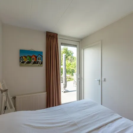 Vakantiehuis Modernly Furnished For 4 People Sint Maartensvlotbrug
