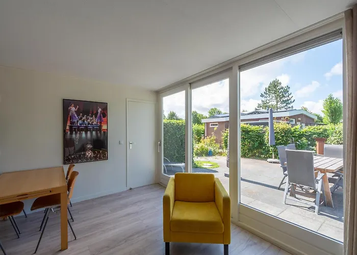 Modernly Furnished For 4 People Vakantiehuis *